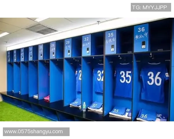 足球更衣室的秘密与团结:如何塑造球队的精神与凝聚力 足球更衣室的秘密与团结:如何塑造球队的精神与凝聚力